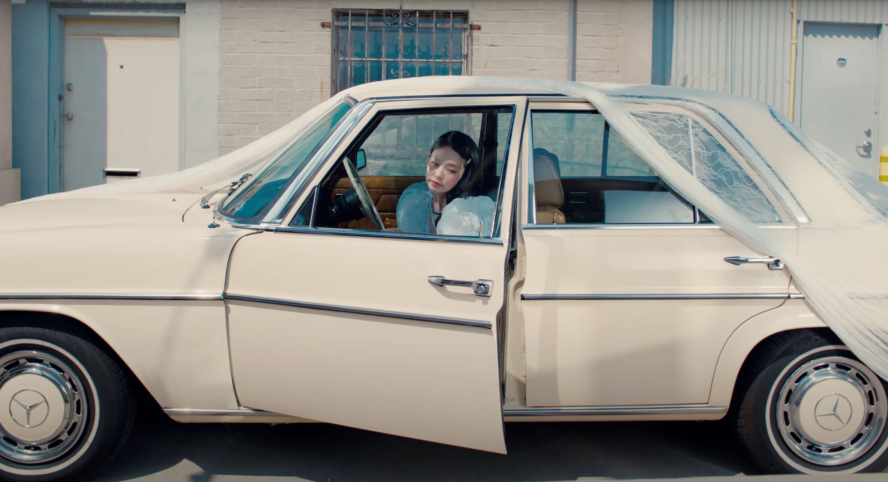 🇰🇷jennie《mantra》mv上线❗古董车超吸睛🚗