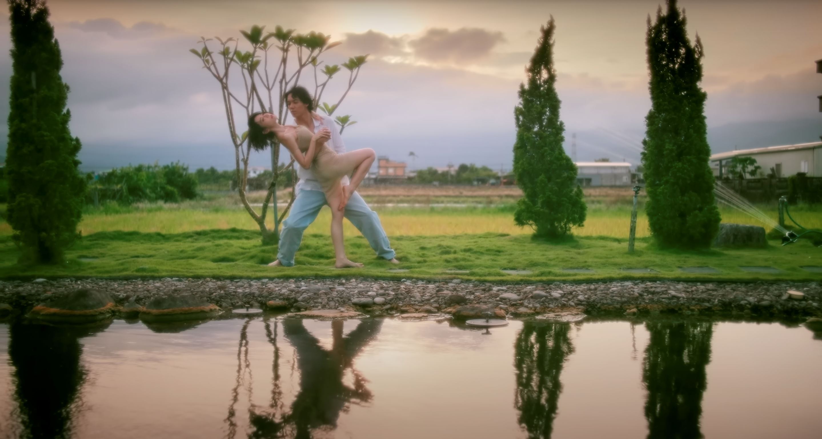 🇲🇾林明祯《on cloud nine》mv上线❗晒腹肌美腿超养眼😍