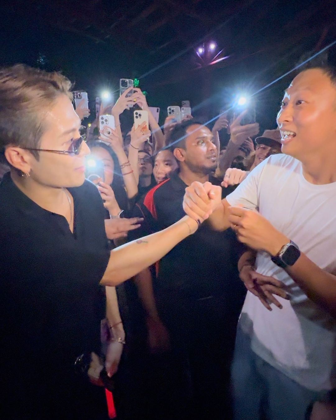 王嘉尔偶像竟是他❗被惊喜告白：我是你超级粉丝💥