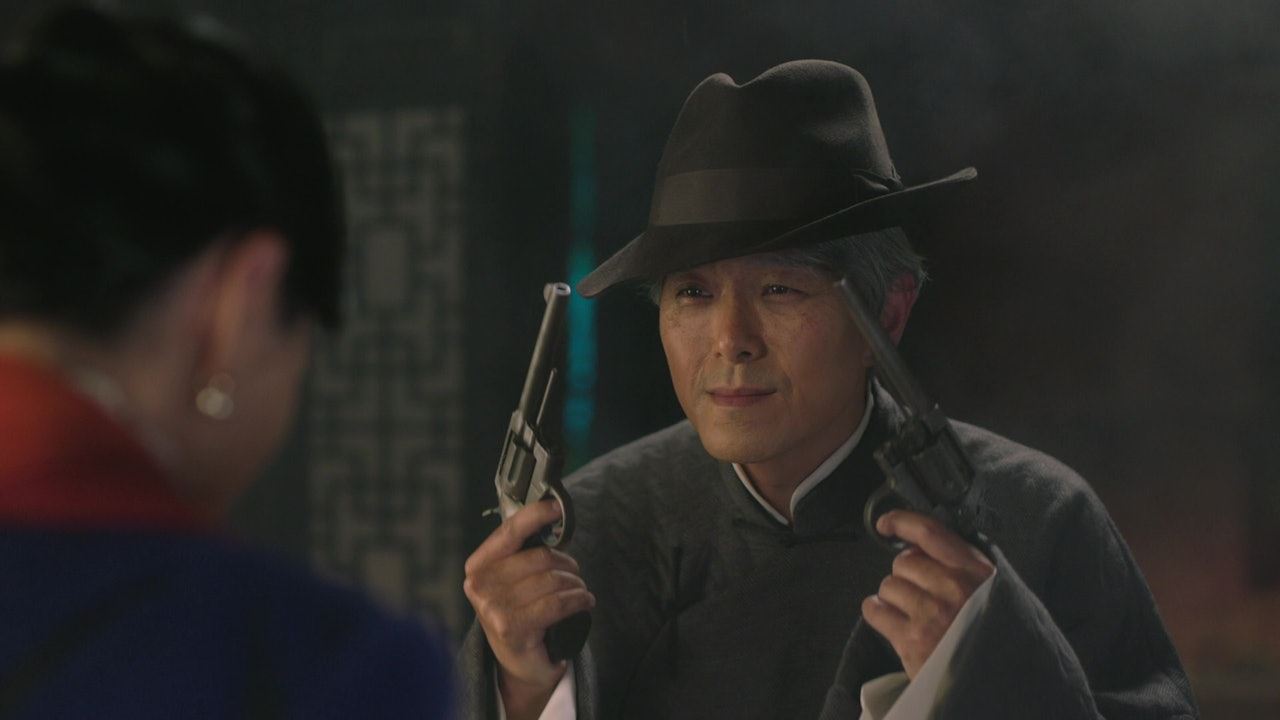 📺《巾帼枭雄之悬崖》萧正楠一人饰演三角❗为剧减重十公斤⚡️