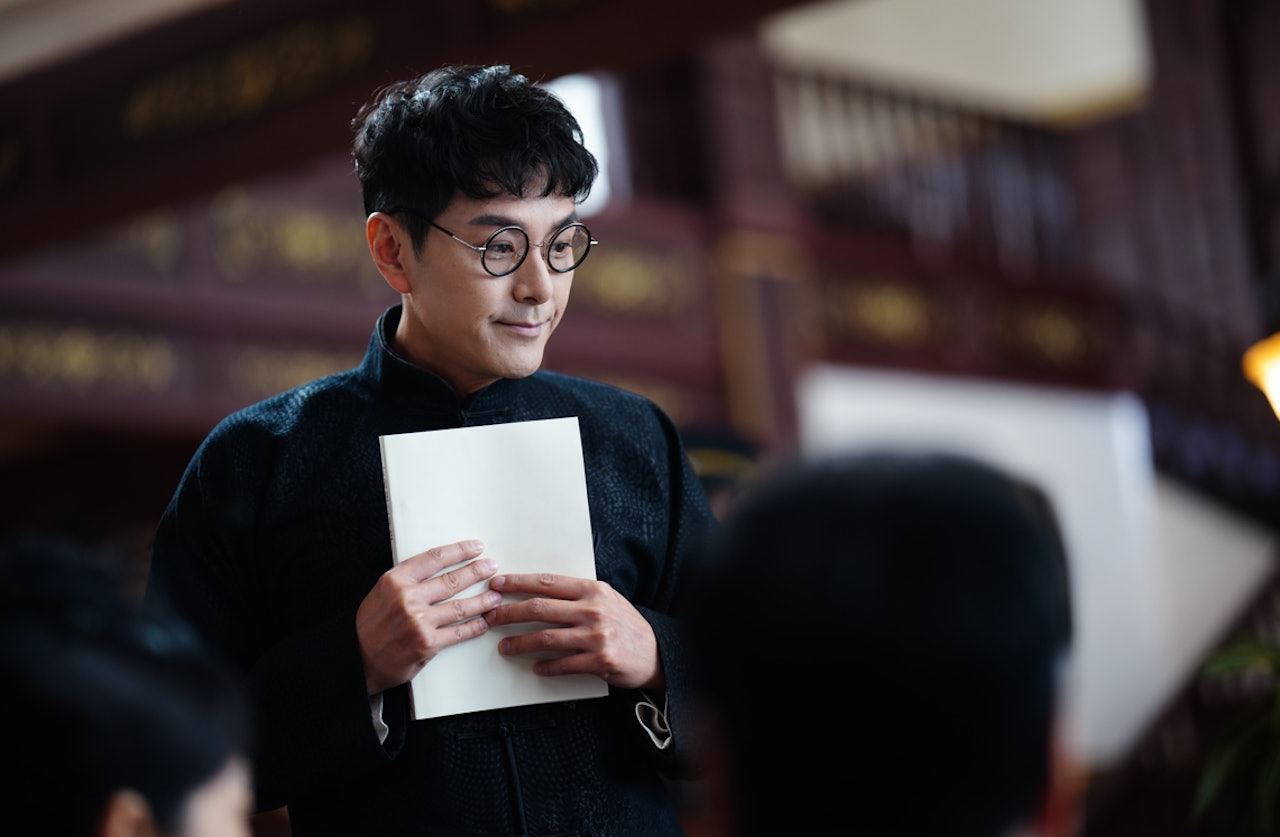 📺《巾帼枭雄之悬崖》萧正楠一人饰演三角❗为剧减重十公斤⚡️