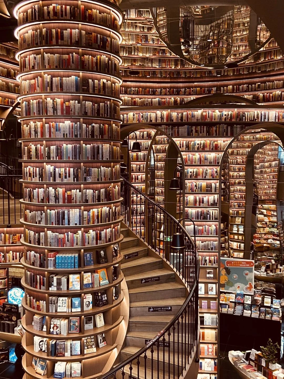 🇨🇳成都最美书店「钟书阁」📖仿佛走入了魔幻城堡🏰