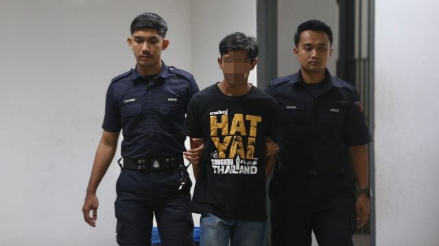 lelaki kantoi mengintai, rakam video wanita buang air besar