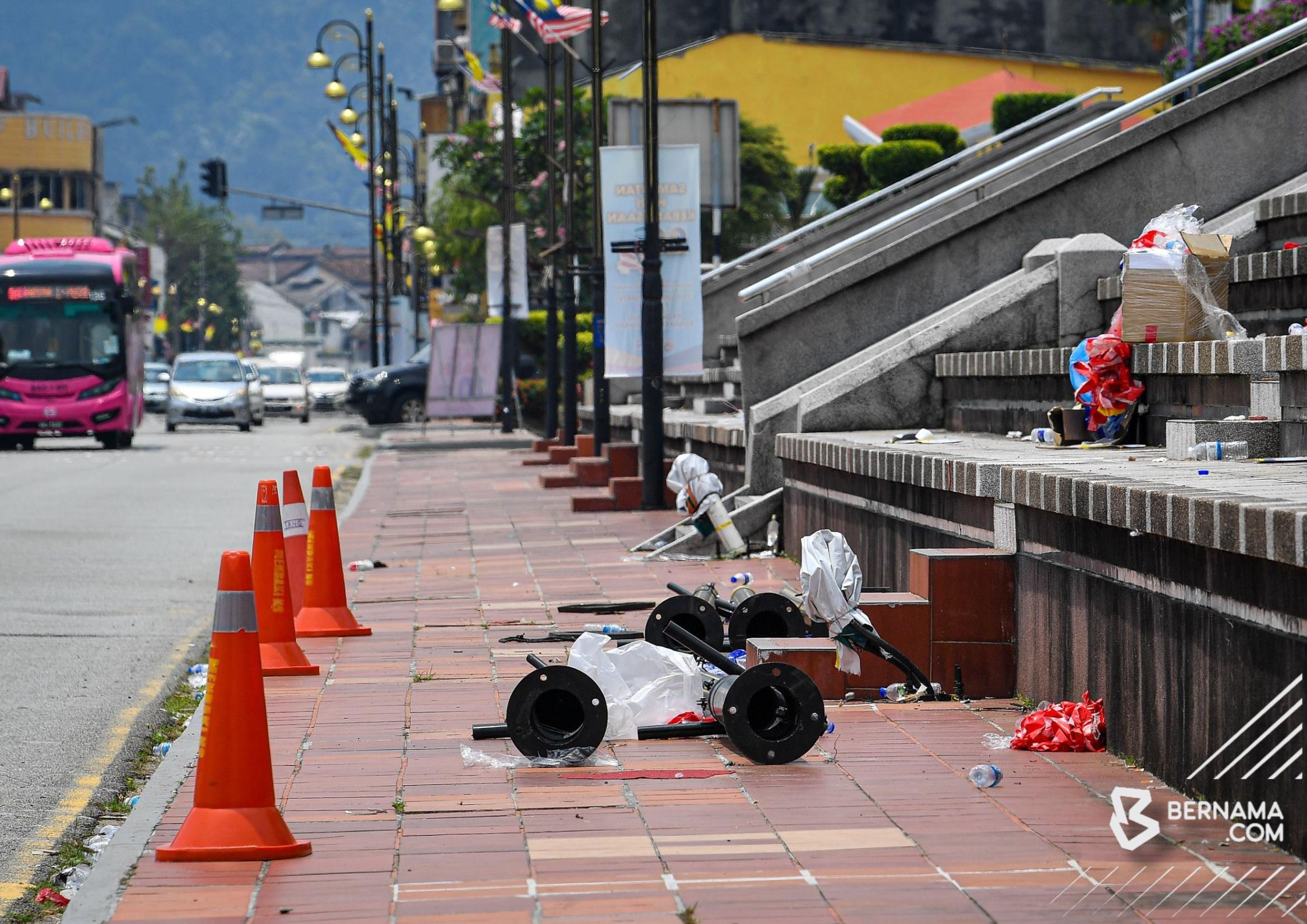 malaysia urged to tidy up: merdeka day parade site in seremban left in disarray