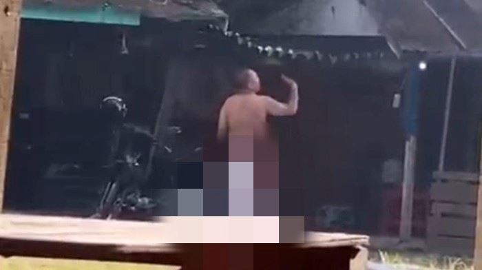 lelaki sanggup cederakan diri untuk uji ‘ilmu kebal’ di pasar seni