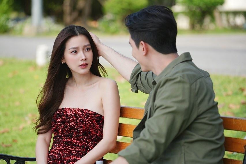 📺泰国爆款剧《金色光芒》❗小水和9位男士情感纠葛⚡️