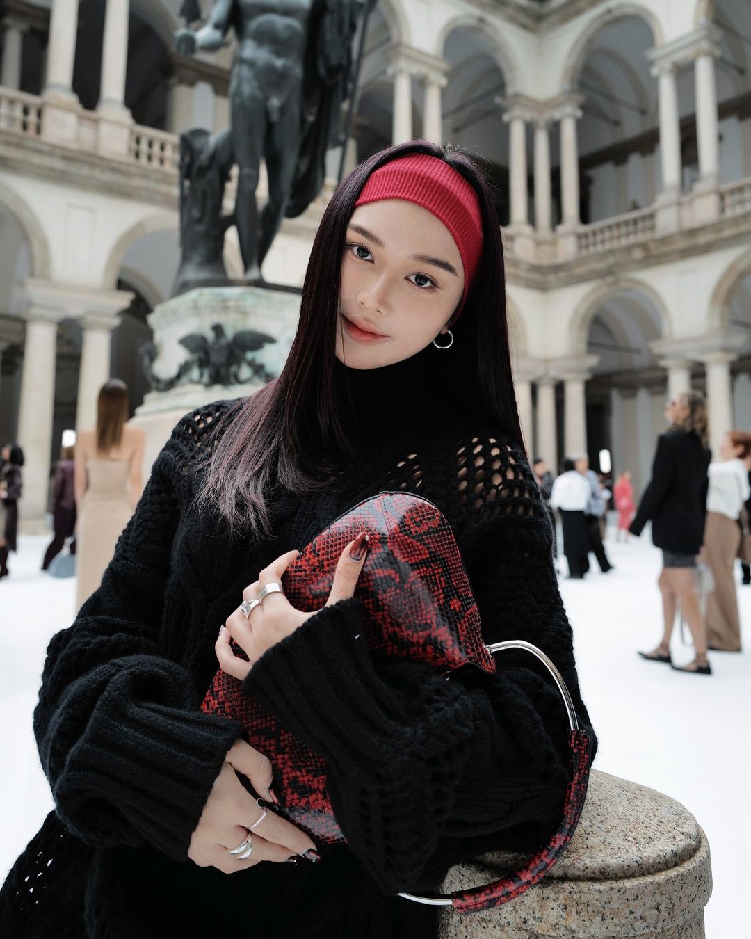 mskuan在米兰被困电梯❗按急救铃没人回应😱