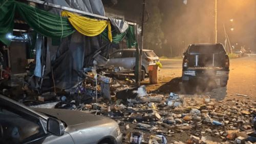 seorang parah, tiga cedera khemah mercun terbakar