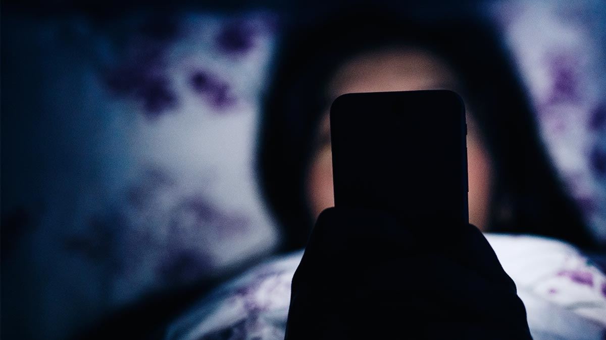 study finds using social media late at night may contribute to high blood pressure