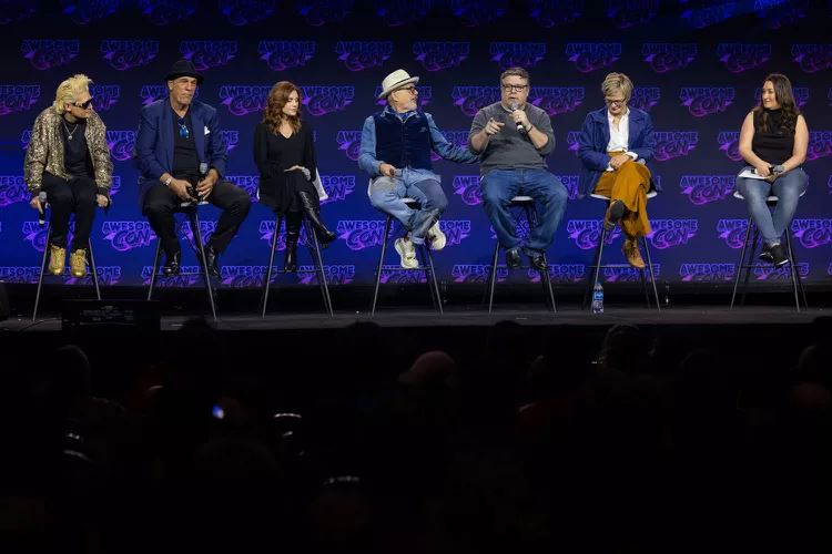 the goonies cast sets the record straight on pirate ship scene and talks sequel plans