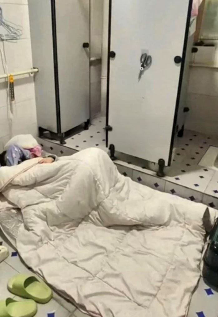 chinese woman opts for office toilet over expensive rent, paying only rm30 monthly