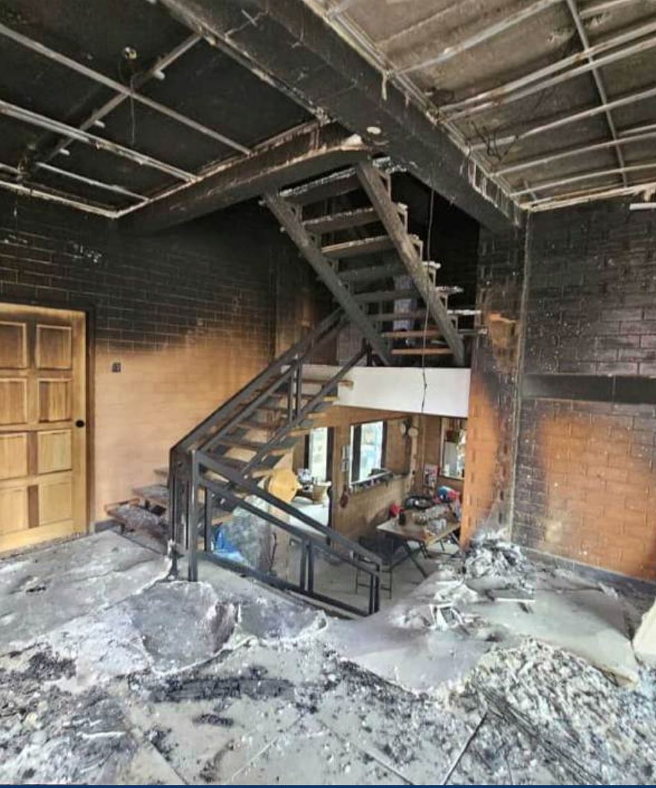 rumah hangus dijilat api, tapi bilik solat tidak terjejas – “bukti keajaiban allah”