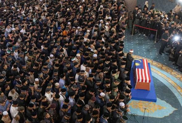 tun abdullah ahmad badawi laid to rest at makam pahlawan with full state honours 