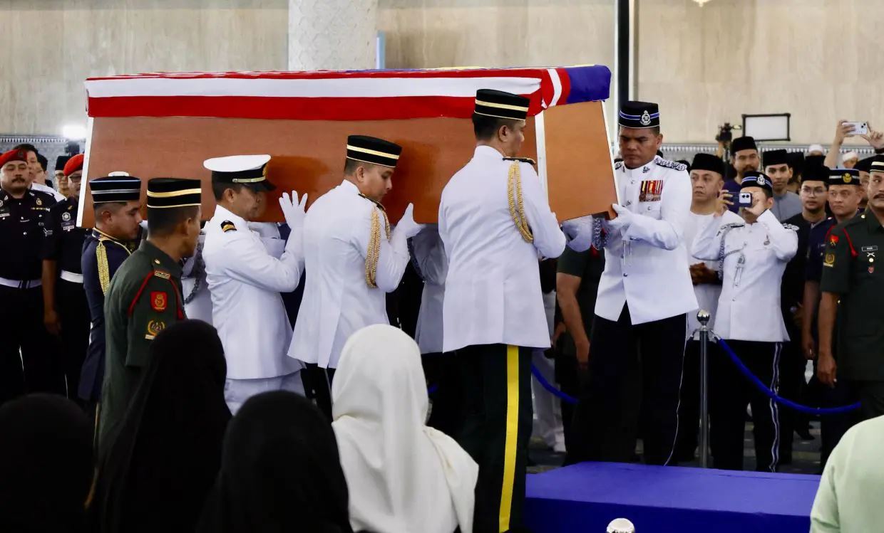 tun abdullah ahmad badawi laid to rest at makam pahlawan with full state honours 