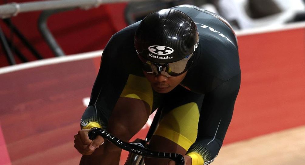 shah firdaus sahrom semakin gah, kini bergelar pelumba pecut ketiga terbaik dunia