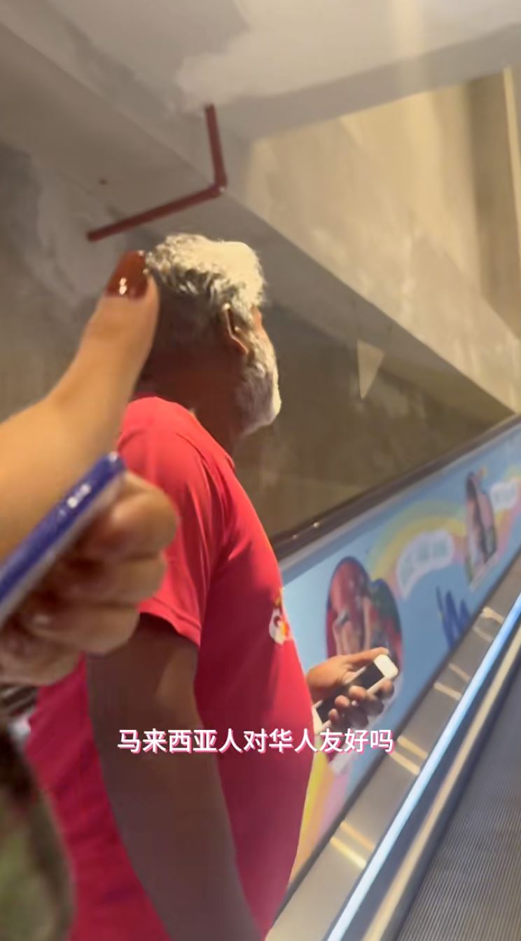 chinese tourist praises m’sian e-hailing driver for helping her sick child and refusing extra tip