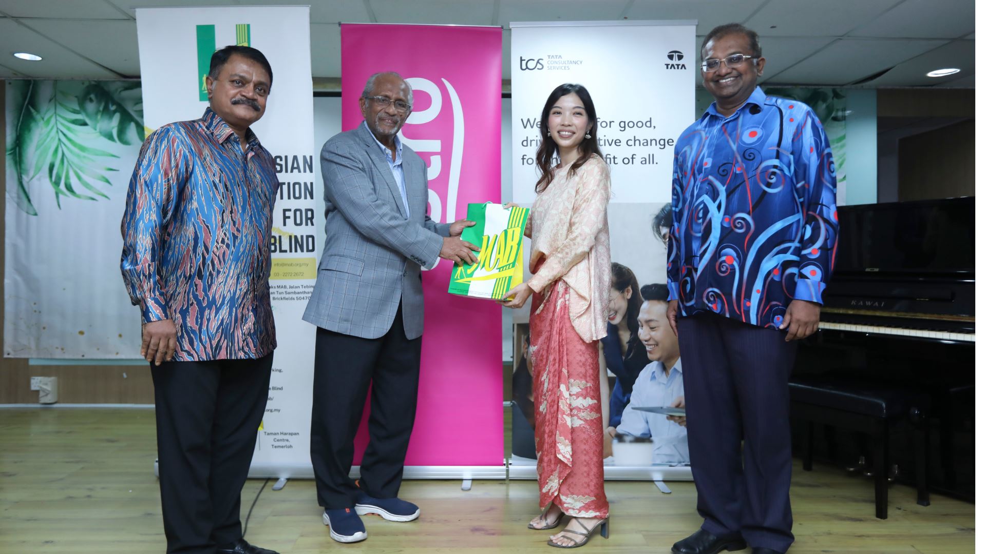 astro, tcs & mab sumbangkan 5,000 jam buku audio untuk golongan kurang upaya penglihatan