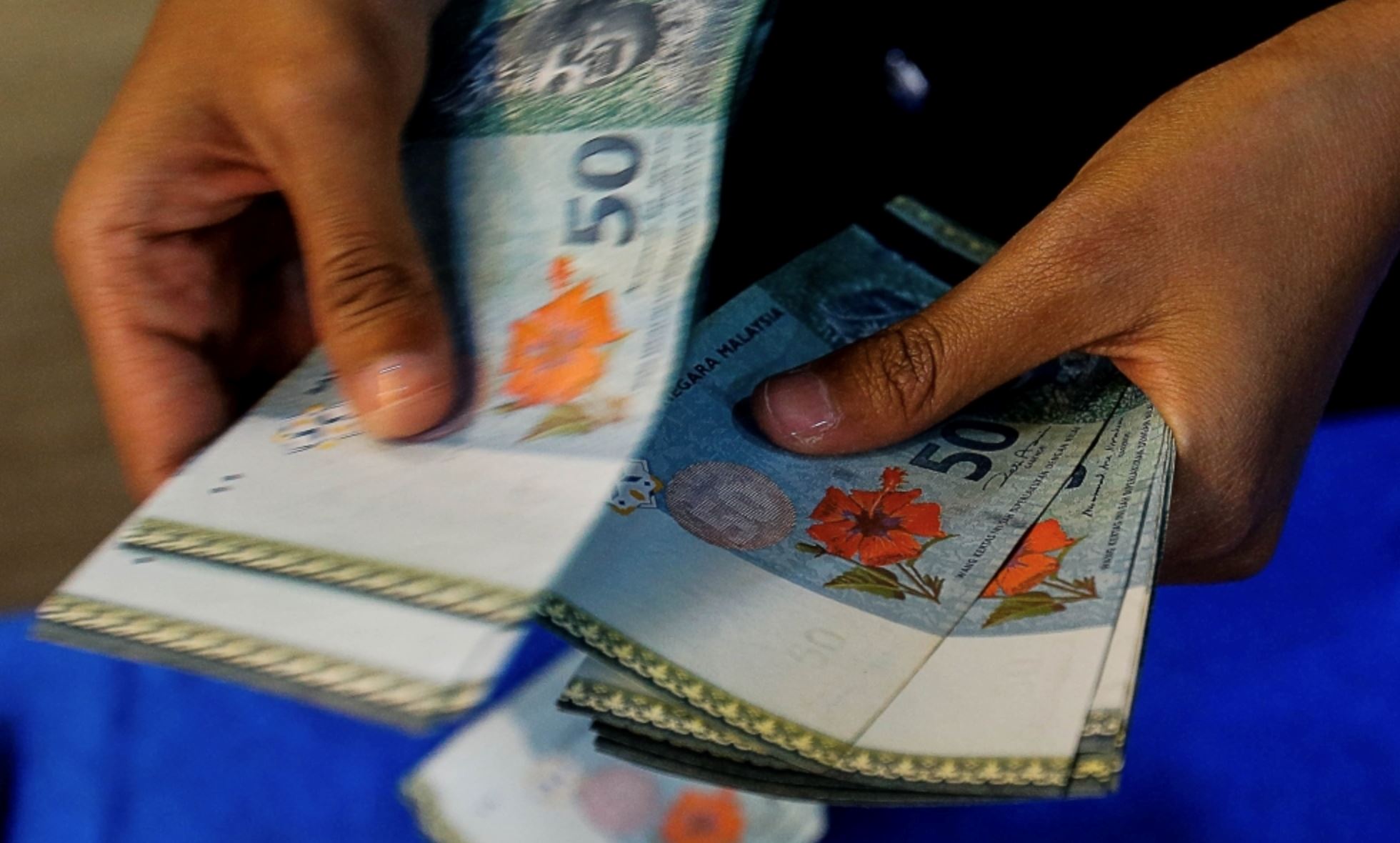 “i’m tired” m’sian shares frustration over friend who keeps borrowing money and plays the victim when asked to pay back