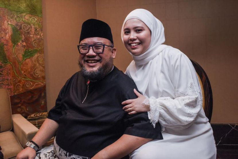 “umur dah 53 tahun, ingat takkan dapat dah” - afdlin shauki umum isteri selamat lahirkan anak perempuan