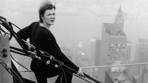 philippe petit: si pendekar tali tinggi yang melawan graviti dan menari di antara awan
