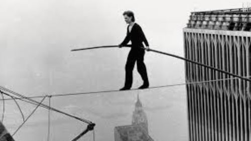 philippe petit: si pendekar tali tinggi yang melawan graviti dan menari di antara awan