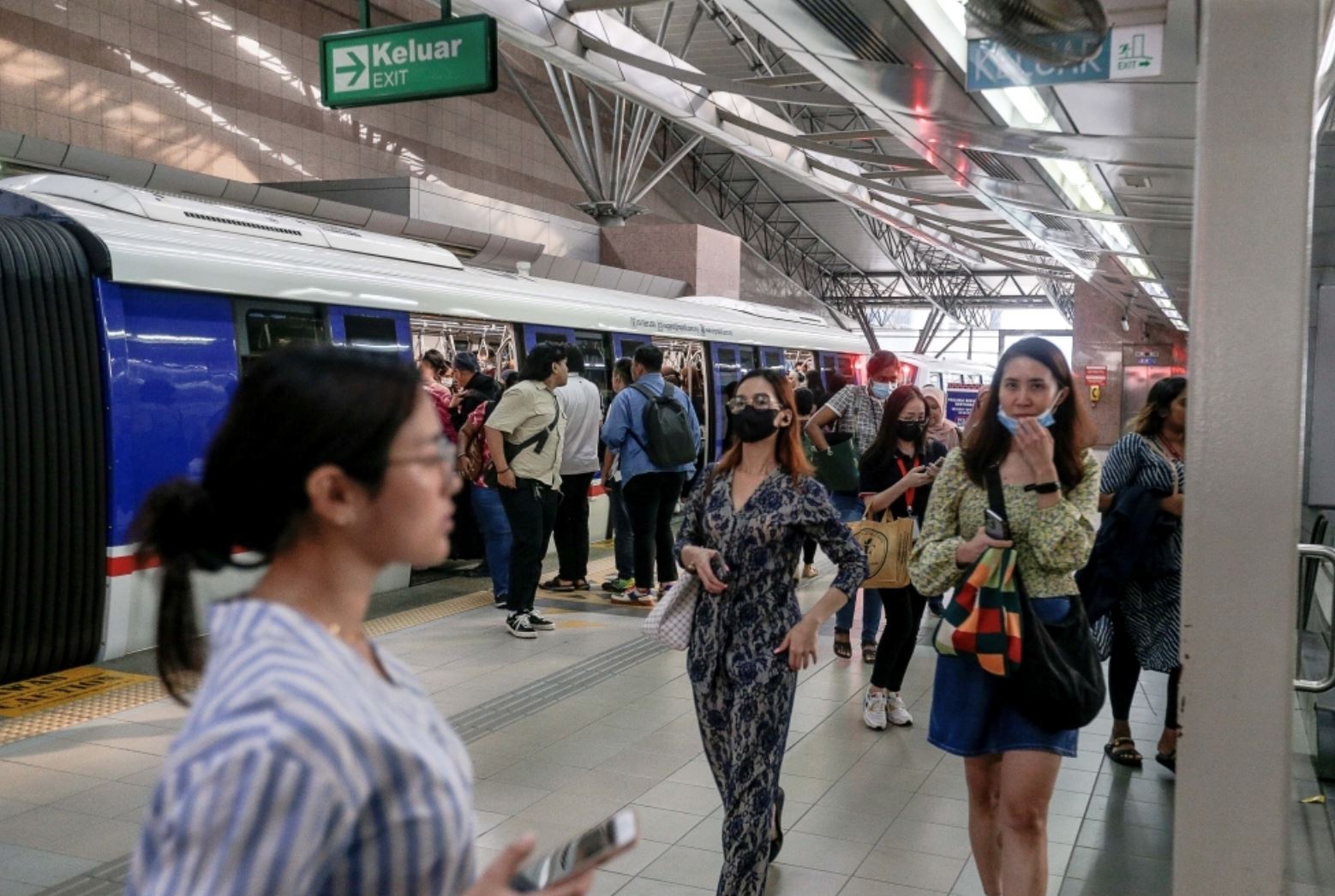 how does your salary compare? latest m’sian wage report reveals key trends by age, gender, industry, and state