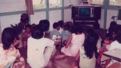 lesen tv & motosikal pemeriksa: kisah unik sejarah televisyen di malaysia!