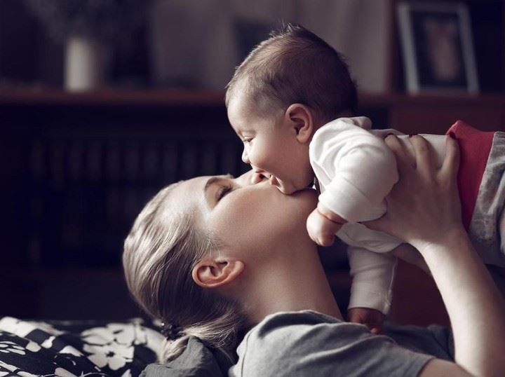 jangan memandai! cium bayi boleh undang bahaya herpes