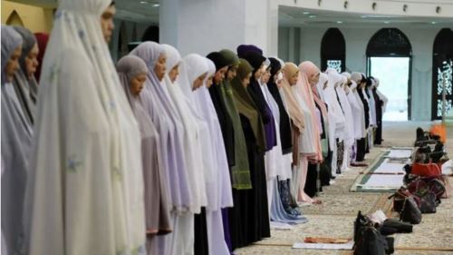 kenapa perempuan perlu rapatkan saf? ini rahsia & berkat yang ramai tak tahu!