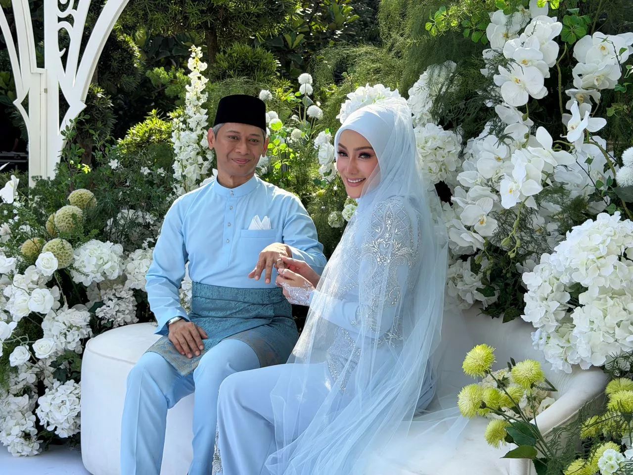 erra fazira kini sah bergelar isteri mr e, terima mas kahwin sepohon emas dan cincin bernilai rm80,000