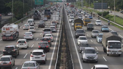 trafik lebuh raya dijangka memuncak: 2.2 juta kenderaan sehari sempena cuti sekolah & krismas