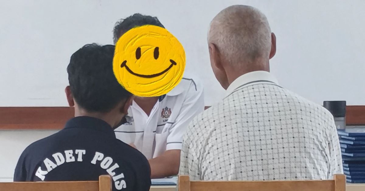 ‘uncle’ temani anak jiran berbangsa melayu ambil kad laporan… bayar yuran pibg, buat netizen sebak