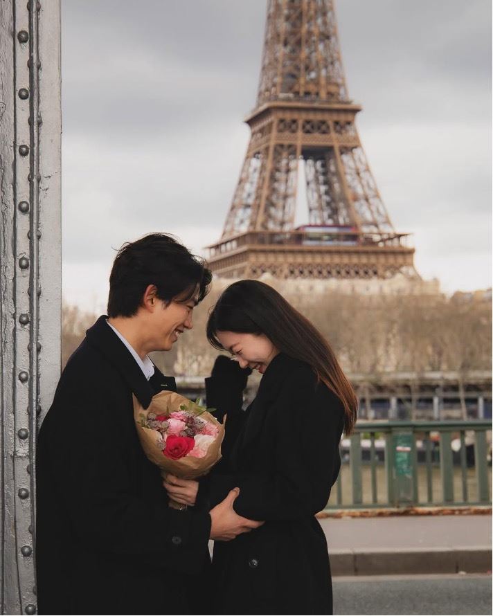 foto di eiffel tower tular di media sosial, taecyeon 2pm sudah bertunang?