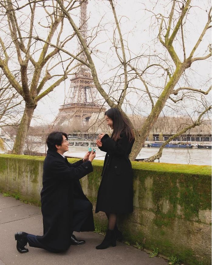 foto di eiffel tower tular di media sosial, taecyeon 2pm sudah bertunang?
