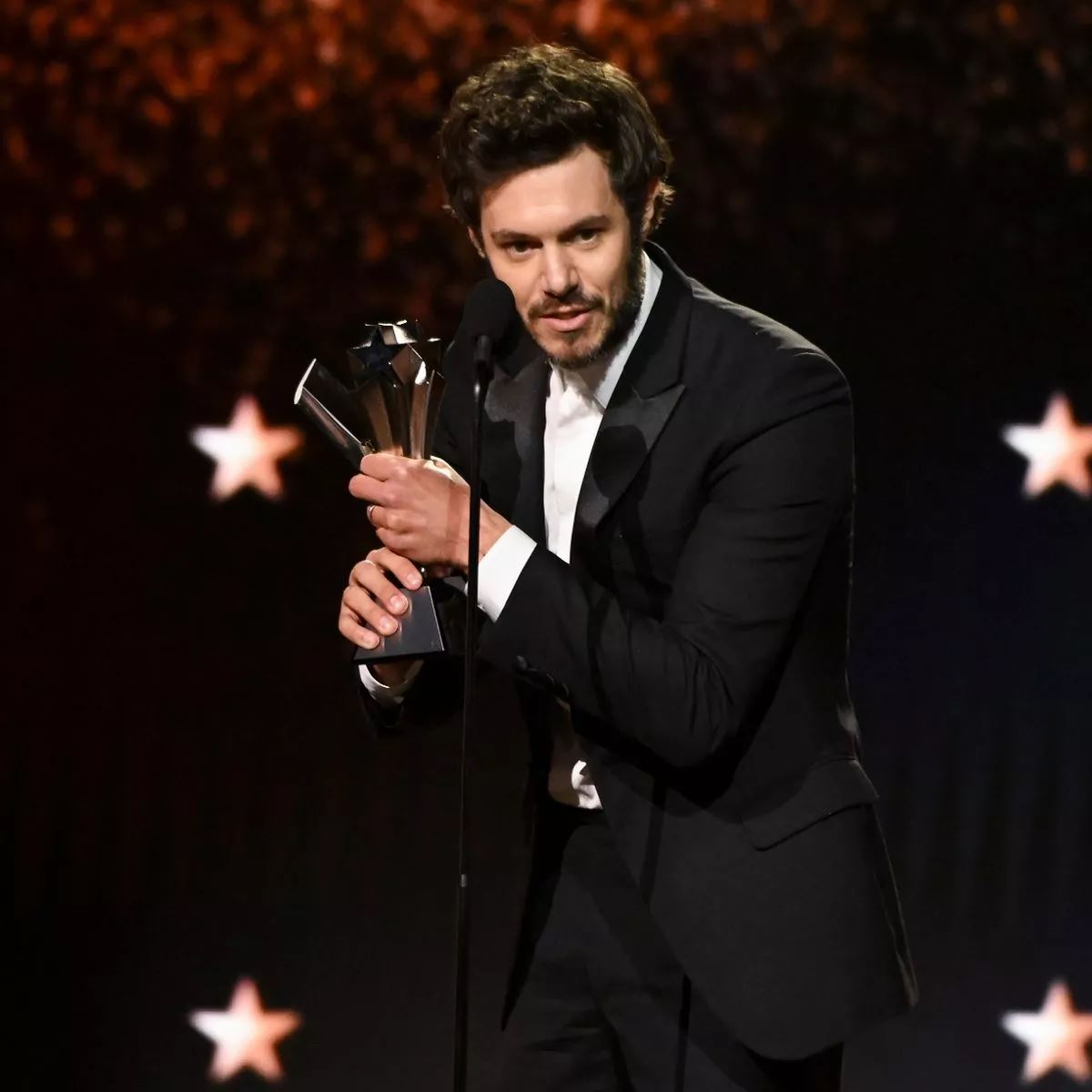 adam brody thanks ‘darling’ wife leighton meester in emotional critics choice awards speech