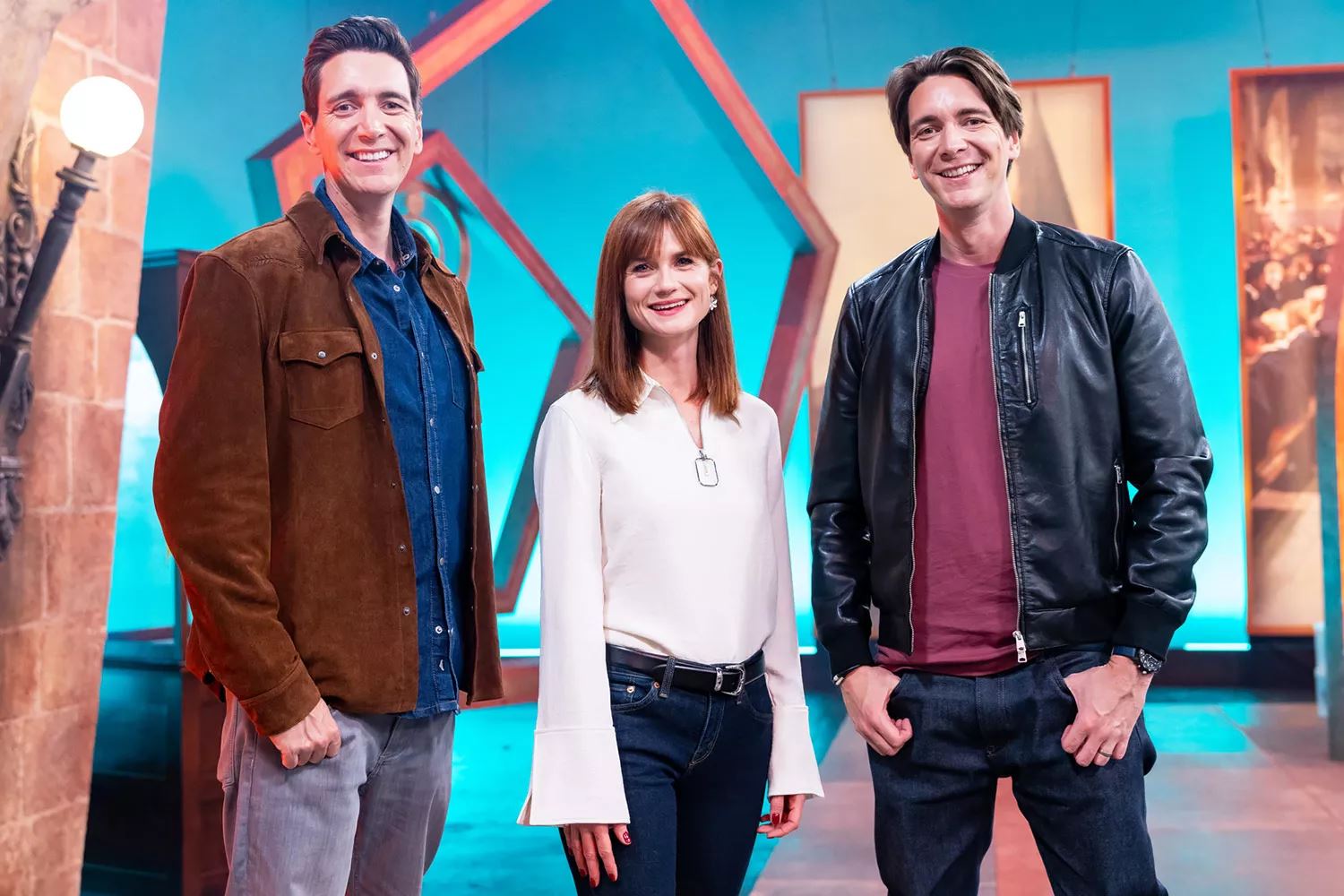weasley sibling reunion! bonnie wright, james & oliver phelps share harry potter memories at megacon