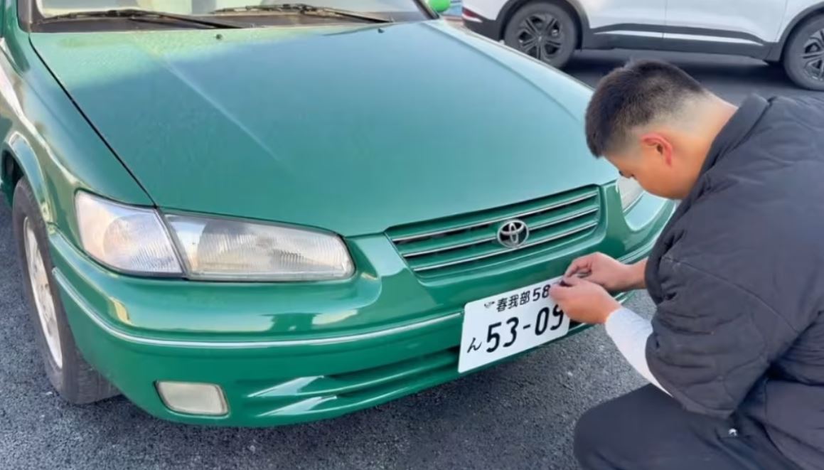 man in china builds life-sized crayon shin-chan house, breathing new life into his hometown