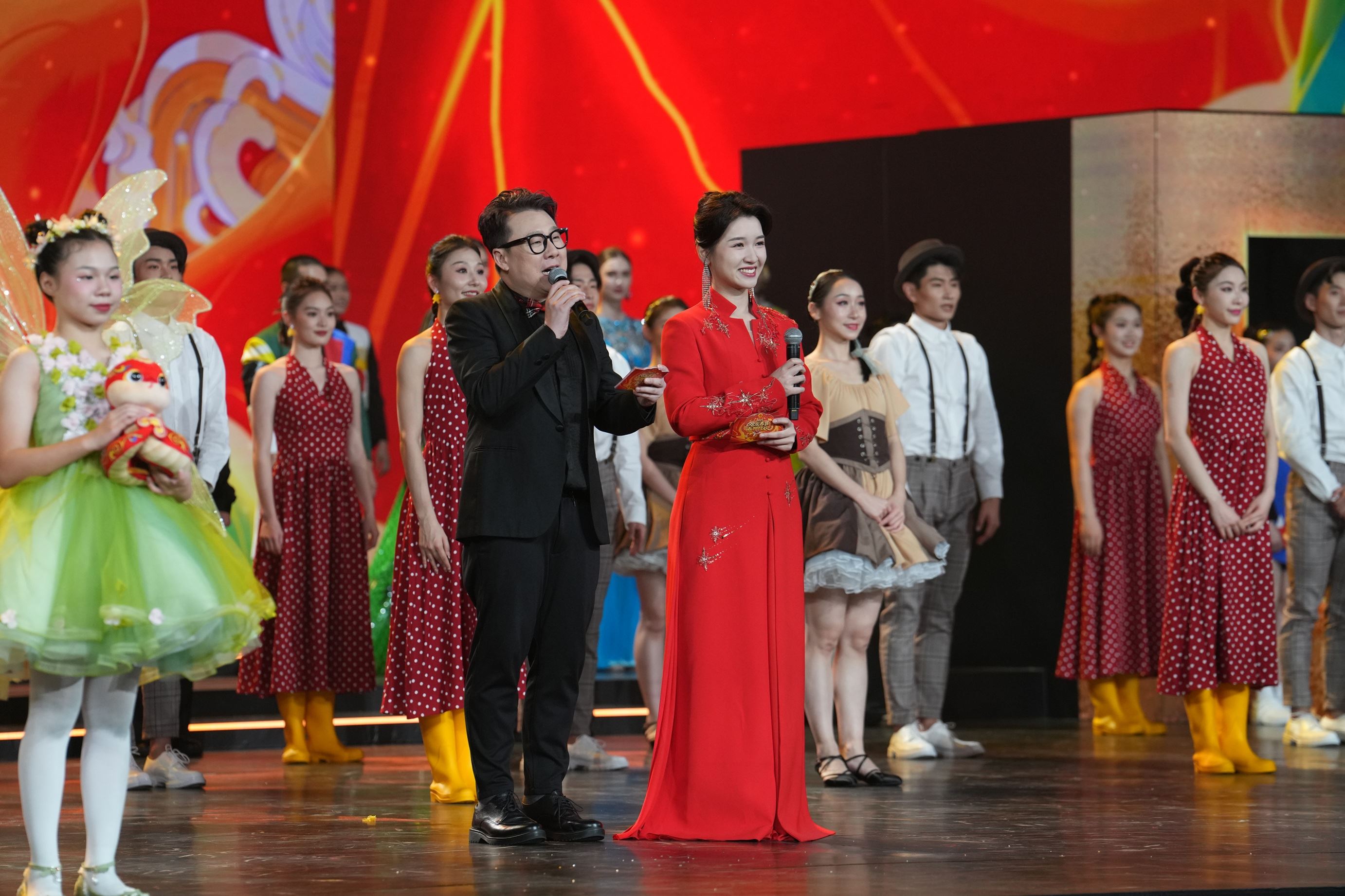 🔔astro艺人首登中国“欢乐春节”演唱《share丰年》共庆新春 🔥林震前与刘珂涵携手担任大会司仪