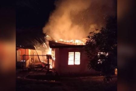 suami kaki patah, bersimen. tak mampu selamatkan isteri dan empat anak