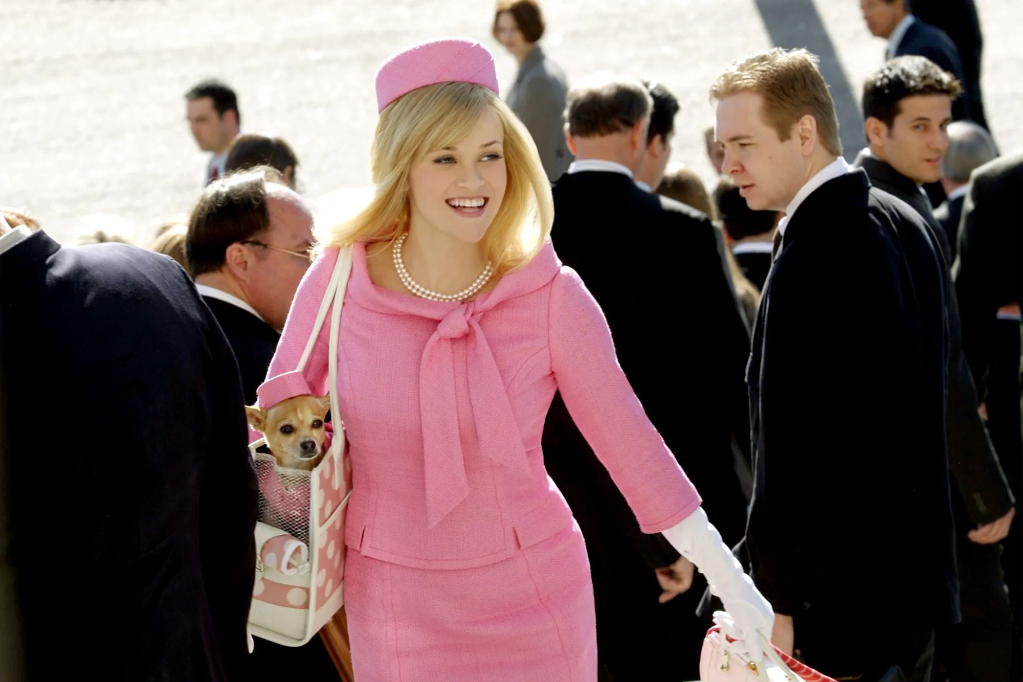 meet the new elle woods! reese witherspoon reveals lexi minetree as the star of legally blonde prequel