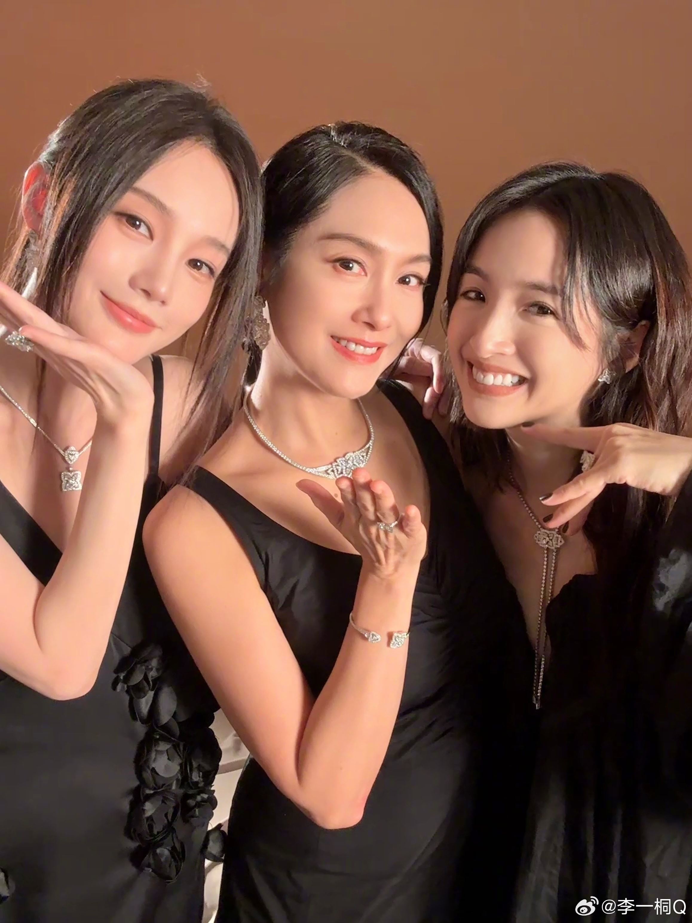 《射雕英雄传》三代黄蓉罕见同框❗历版黄蓉你最喜欢哪个❓