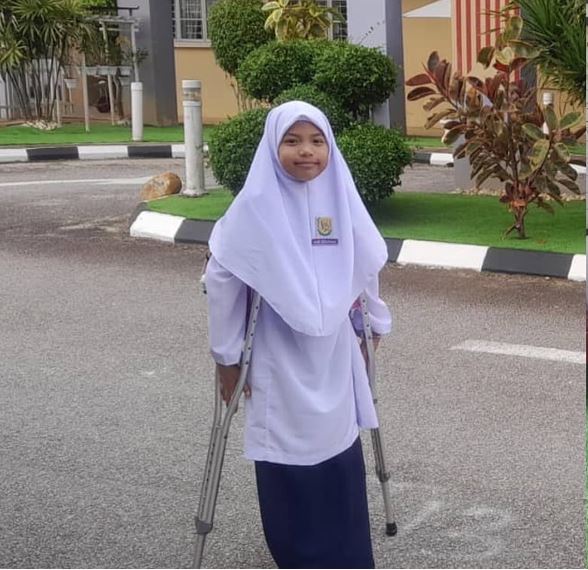 “kakak malu.. takut orang gelak kakak pakai tongkat” - nursolehah humairah