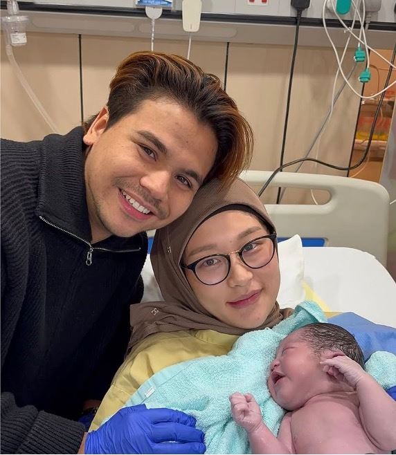maryam selamat bersalin anak kedua, kongsi tarikh lahir sama dengan baby
