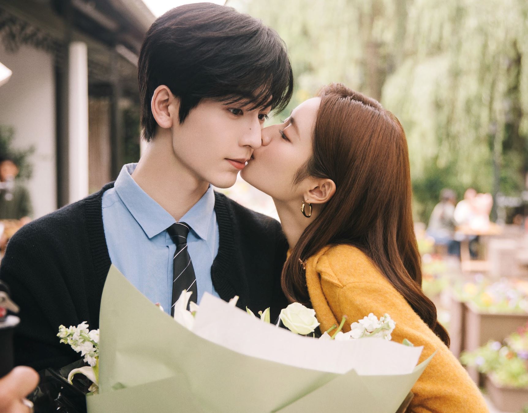 张凌赫、徐若晗搭档主演！《爱你》2月25日上线！