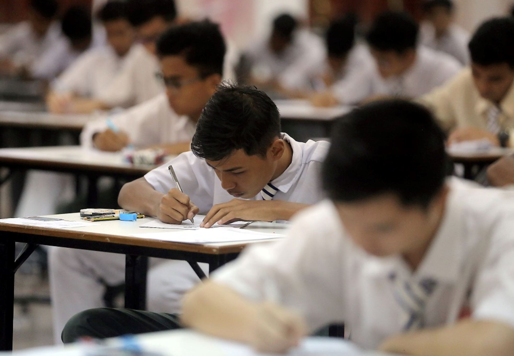 think twice! m’sians in singapore warn students skipping spm may face job rejections