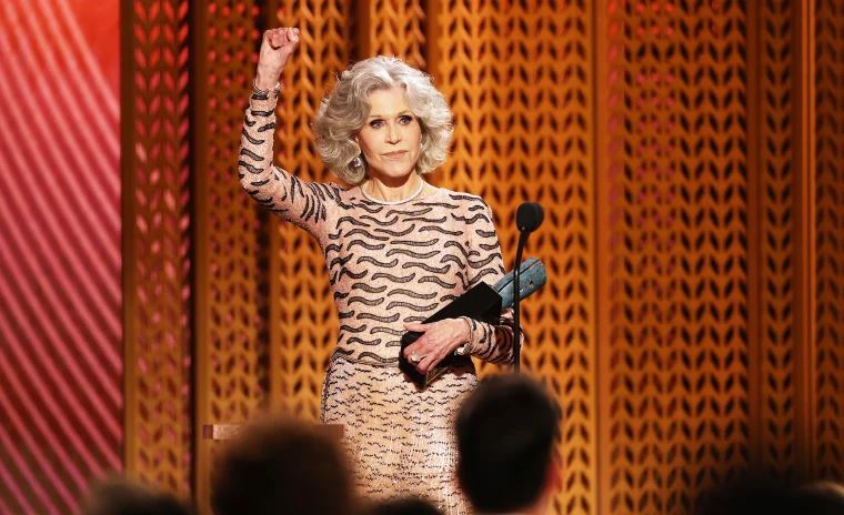 jane fonda’s sag life achievement speech interrupted—but she handles it like a pro