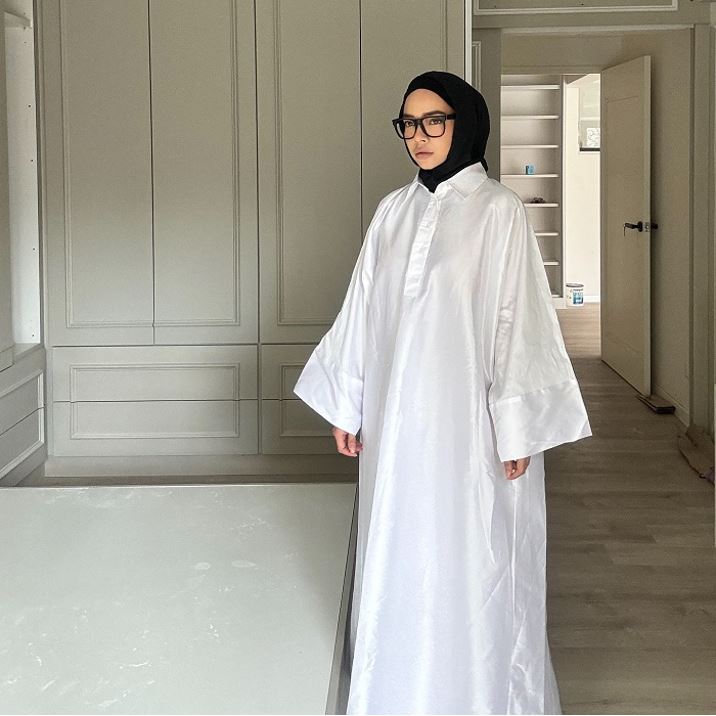 nora danish beri baju lama untuk rakan bukan islam sahaja