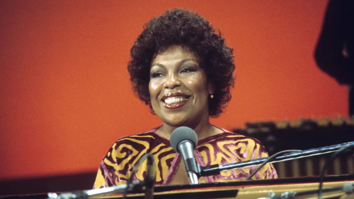 roberta flack, iconic grammy-winning singer, dies at 88