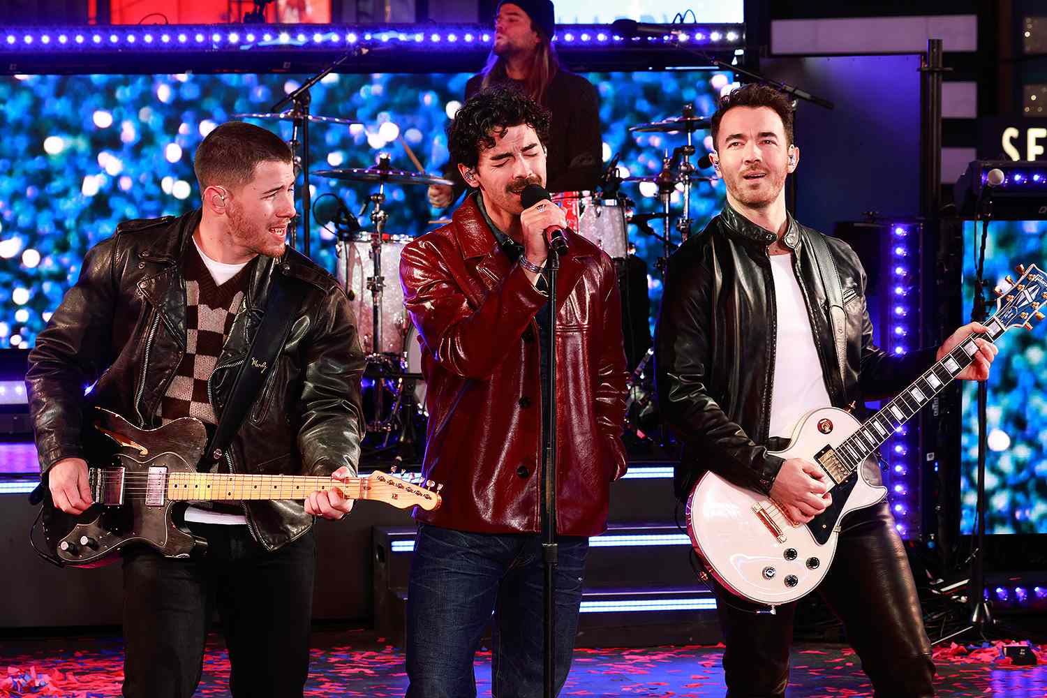 jonas brothers bring major nostalgia to new year's eve performance