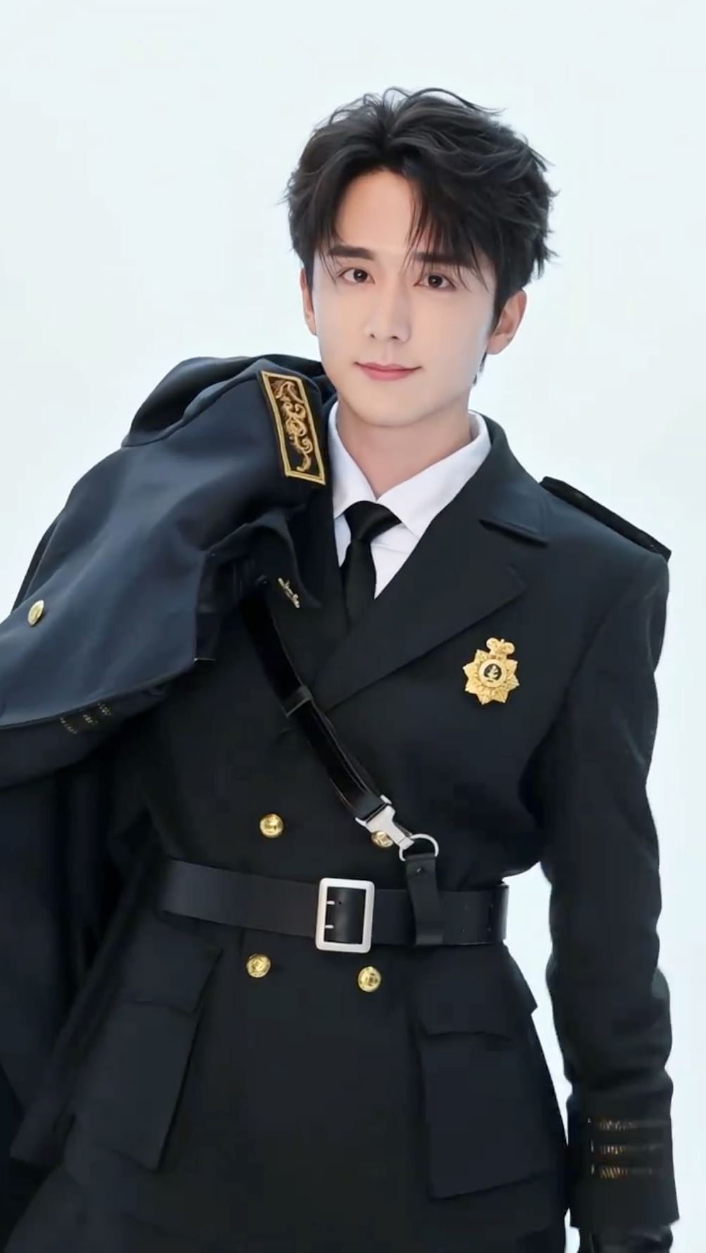 双男主剧《南部档案》❗张新成、丁禹兮军装超型😍